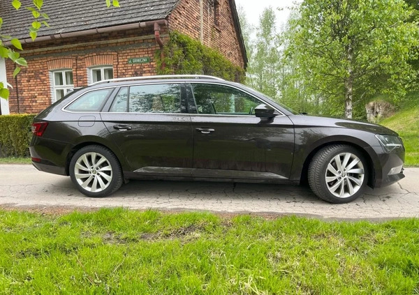 Skoda Superb cena 72000 przebieg: 152000, rok produkcji 2017 z Biała małe 56
